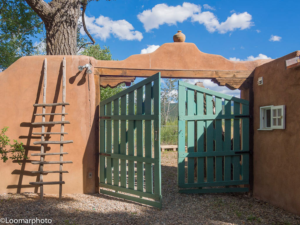 Gate