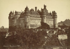 800px-Chateau_de_Pierrefonds_general_view_19th_century Mieusement c 1874-90