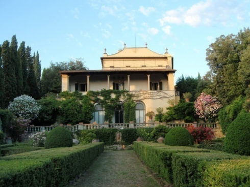 la-loggia-e-il-giardino-di-villa-curonia-a-firenze-small